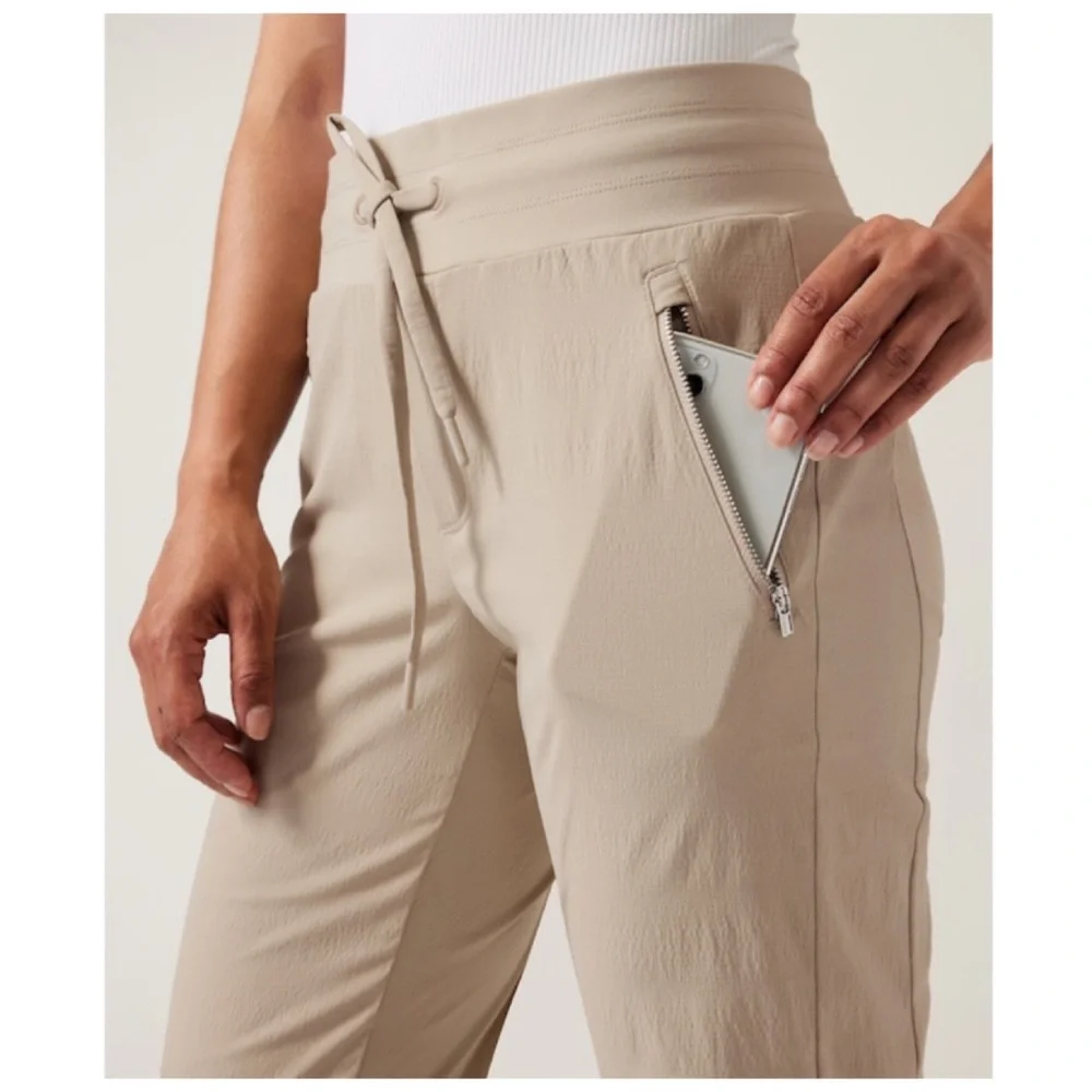 🔥 ATHLETA Trekkie North Jogger Lightweight Pants & 2-Way Stretch NWT’S-$90 - Picture 2 of 7